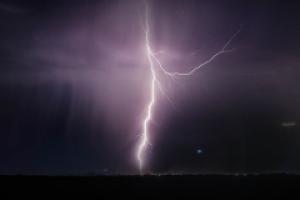 香港干预汇市！港元触及弱方兑换保证，金管局时隔3年首次入市捍卫联汇