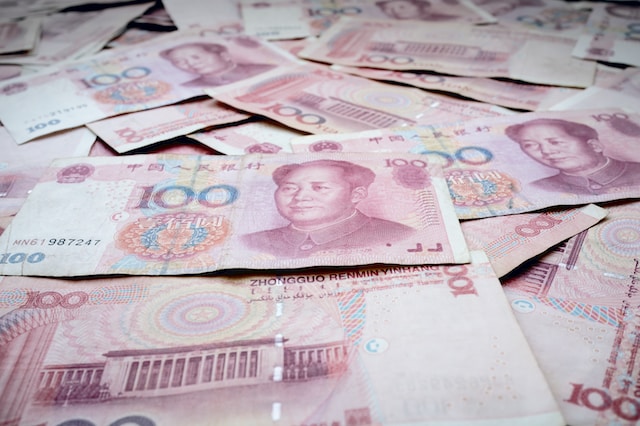 全球霸主换人当！中国通胀率“意外”下降 “末日博士”鲁比尼：人民币成为美元储备替代品